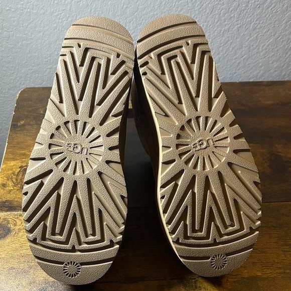 Women's Tan Platform UGG Boots - Picture 6 of 6